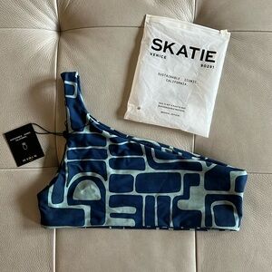 NWT Skatie Ellis top in Miramar print